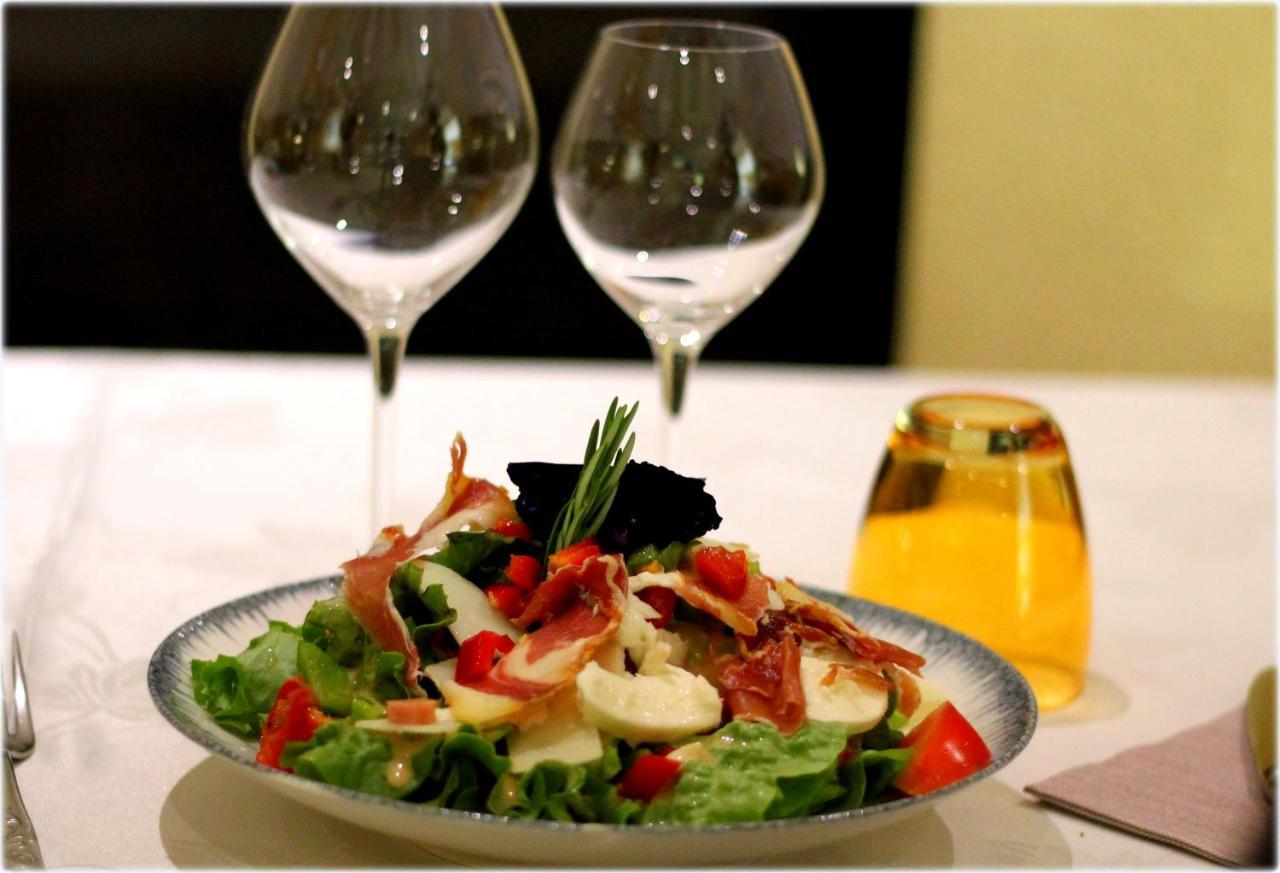 Cuiseaux Logis Hotel Restaurant & Pizzeria Vuillot מראה חיצוני תמונה