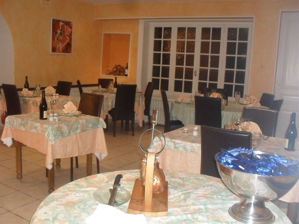 Cuiseaux Logis Hotel Restaurant & Pizzeria Vuillot מראה חיצוני תמונה
